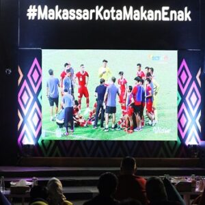 Wali Kota Danny Pomanto, Kapolrestabes Makassar dan Masyarakat Nobar Indonesia vs Vietnam di Festival F8