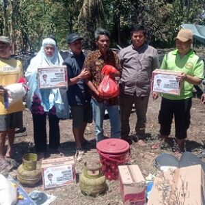 BPBD Sulsel Serahkan Bantuan Gubernur ke Korban Kebakaran di Bantaeng