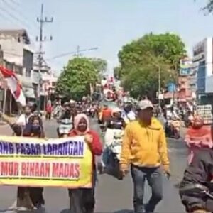 Penertiban Pasar Larangan Sidoarjo sulut aksi demo gabungan PKL, Ormas Madas dan Ormas Ami se-jatim