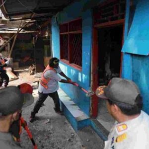 150 Bangunan Liar di Kawasan Royal Penjaringan Jakarta Utara di Tertibkan Petugas Gabungan
