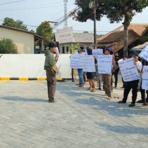 Tuntut tutup Indomaret, Forum Masyarakat Cipacung Bersatu lakukan aksi Unras