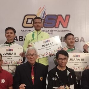 Didukung Penuh Ketua DPRD Toba, Indra Napitupulu Raih Mendali Emas Juara O2Sn Cabang Karate Tingkat Nasional