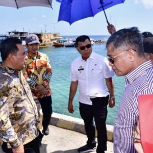 Pemprov Sulsel serahkan bantuan 8 Unit Kapal Nelayan di Bulukumba