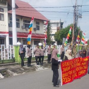 Personel Polres Aceh Barat, lakukan Pengamanan aksi Orasi SMUR