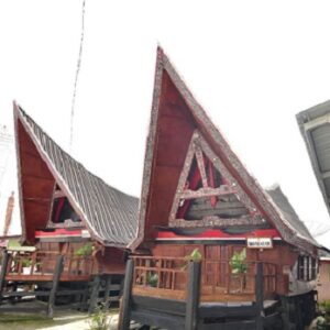 Kenalkan Budaya Batak, Kementerian PUPR Ajak Wisatawan Menginap di Sarhunta Danau Toba