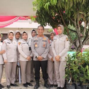 Sambut HUT ke-52 Korpri, PNS Polda Sumsel lakukan penanaman tanaman keras dan buah-buahan