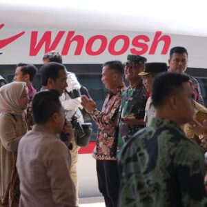 Resmikan Kereta Cepat Whoosh, Kapolda Jabar Sambut Kedatangan Presiden Jokowi