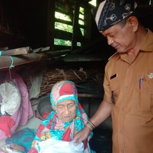 Wujud Pengabdian, Kepala Desa Sirnarasa Cikakak Utamakan Pelayanan dan Kepentingan Masyarakat