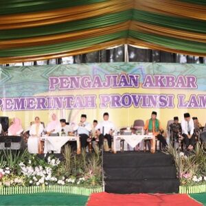 Pengajian Akbar Pemprov Lampung, Arinal Djunaidi Serahkan Sejumlah Bantuan di Kota Metro