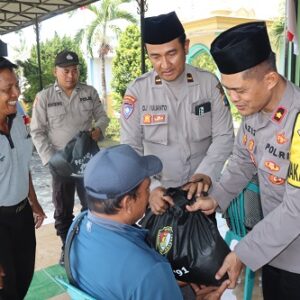 Bakti Polri Untuk Masyarakat, Polres Pasuruan Gelar Jum’at Curhat dan Bansos