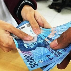 Diduga harus setor dengan jumlah yang bervariasi saat pencairan, Kartu PKH dan BPNT selalu dipegang Oknum Ketua RT