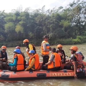 Pastikan kondisi muara sungai, Bersama Forkopimda Bupati Sukabumi susuri sungai Cimandiri