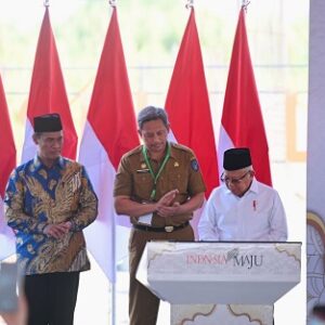 Pj. Sekda dampingi Wapres Ma’ruf Amin Ground Breaking Masjid Hj Andi Nurhadi dan AAS International Hospital