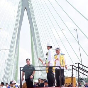 Menteri PUPR Dampingi Presiden Jokowi Tinjau Jaringan Jalan Tol Menuju IKN Nusantara