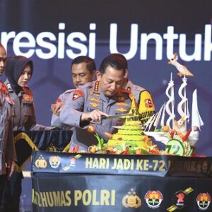 Hari jadi ke-72 Humas Polri, Kapolri beri Dua hadiah untuk Divisi Humas