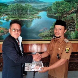 Tanggapi keluhan warga, Kepala Desa Sukajadi wujudkan peningkatan dan perbaikan jalan poros desa