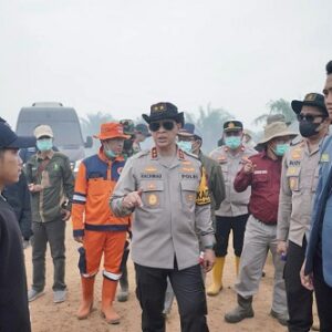 Bersama Stakeholder dan IPNU, Kapolda Sumsel laksanakan peninjauan penanganan Karhutla di Kabupaten OKI