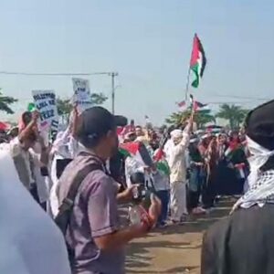 Ratusan Masyarakat Gelar Aksi Solidaritas Peduli Palestina di Bunderan Citra Maja Raya