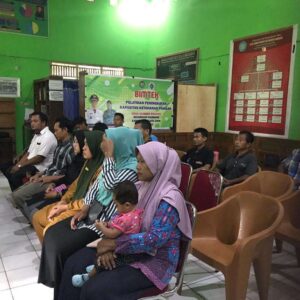 Pemdes Sumber Rahayu Bagikan Insentif RT se-Kecamatan Rambang