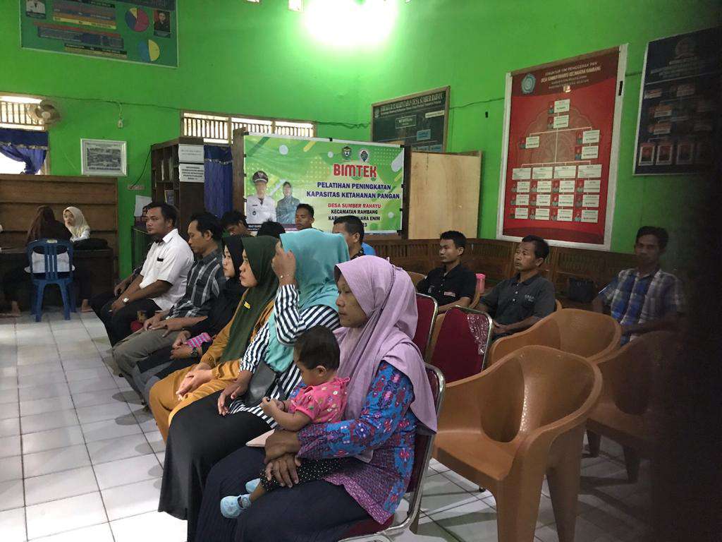 Pemdes Sumber Rahayu Bagikan Insentif RT se-Kecamatan Rambang