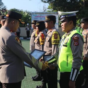 3 Personil dipecat Kapolres Sukabumi, 7 personil dapat penghargaan karena berprestasi