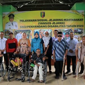 Kunjungi Tulang Bawang, Ketum PKDL serahkan bantuan sosial bagi penyandang Disabilitas