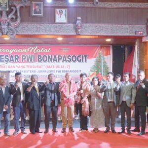 Bupati Taput Hadiri Natal Keluarga Besar PWI Bonapasogit