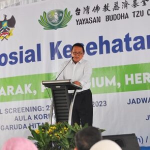 Giat Bakti Sosial Kesehatan Tzu Chi ke-142, Gubernur Lampung serahkan Bansos bagi peserta operasi gratis