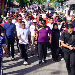 Jalan Sehat HUT PGRI, Ribuan Guru Antusias Sambut Pj Gubernur Bahtiar