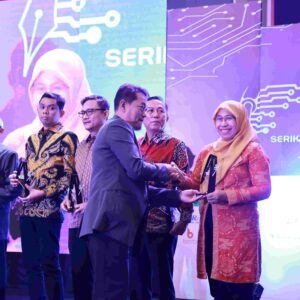 SMSI Award Sulsel 2024, Dinas Kominfo Makassar Raih Penghargaan Peduli Media