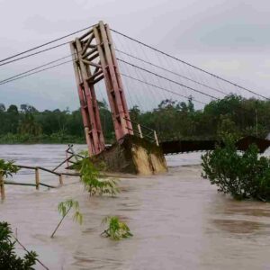 Jembatan Gantung di Desa Kuripan Selatan Muara Enim Roboh Diterjang Banjir Besar