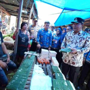 Pj Gubernur Sulsel Pastikan Stok dan Harga Kebutuhan Pokok di Takalar Stabil