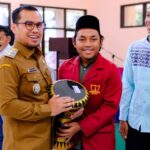 Dukung Kelancaran Kegiatan Keagamaan, Pilar Serahkan Bantuan untuk Hadroh