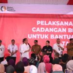 Presiden Jokowi Bagikan Bantuan Pangan kepada 1.000 KPM di Maros