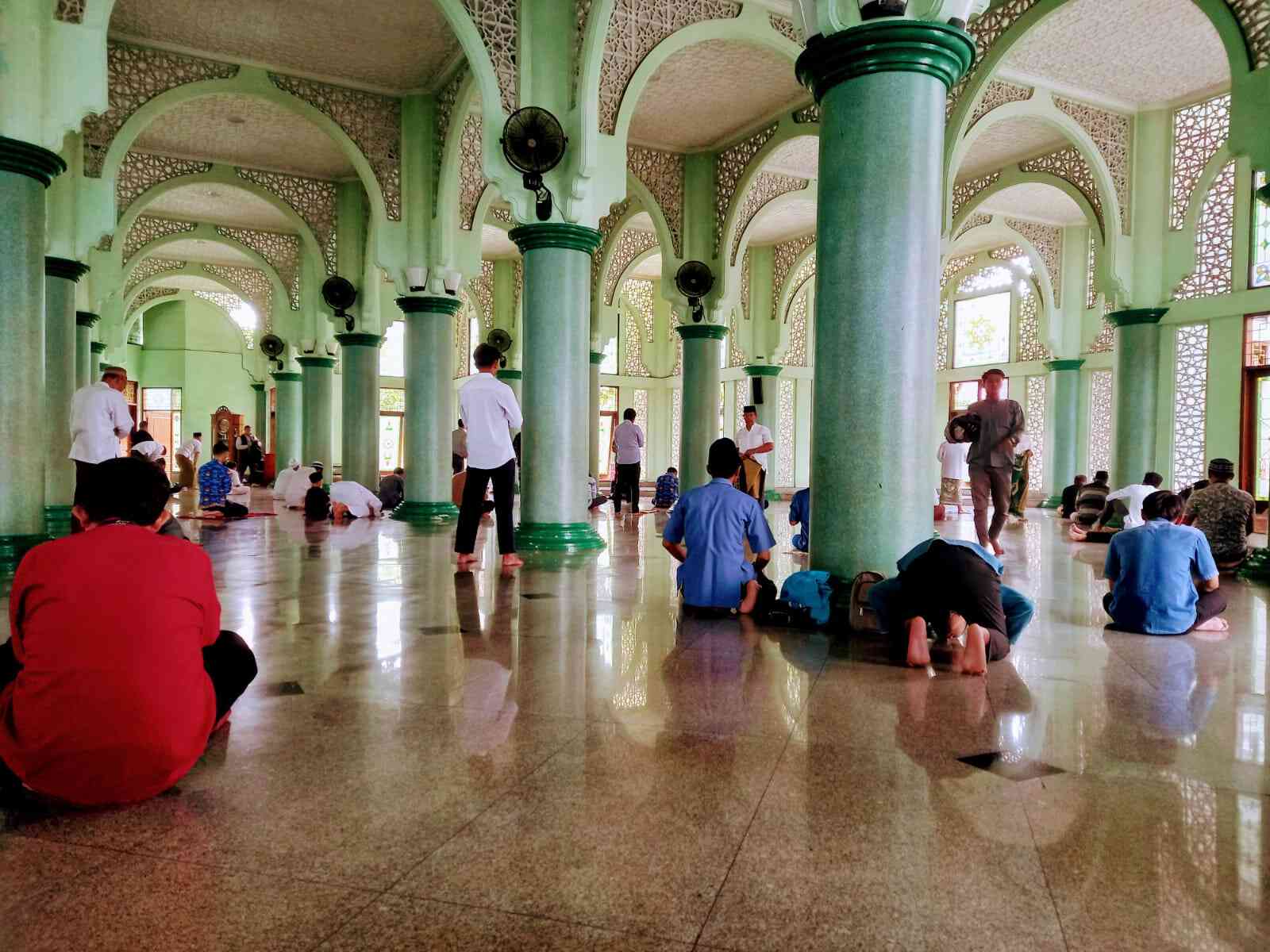 Hati-Hati dengan Pakaian Shalat Anda, Sucikah?