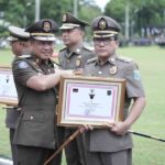 Karya Bhakti Satpol PP, Wali Kota Metro terima penghargaan dari Mendagri