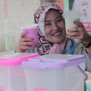 Jelang Bulan Ramadhon, Rifka Buka Warung Aneka Minuman Es Buah