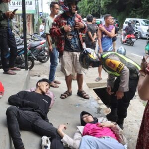 Aksi Heroik Kapolres Sukabumi, bantu Korban Kecelakaan Lalulintas