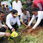 Peringati Hari Bumi, Pj Gubernur Sulsel inisiasi penanaman pohon serentak