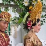 Heboh! Pengantin Wanita Pingsan Usai Resepsi, Diduga Korban Perjodohan Beda 35 Tahun!