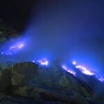 Eksotisme Kawah Ijen dengan Blue Fire: Keajaiban Alam yang Langka