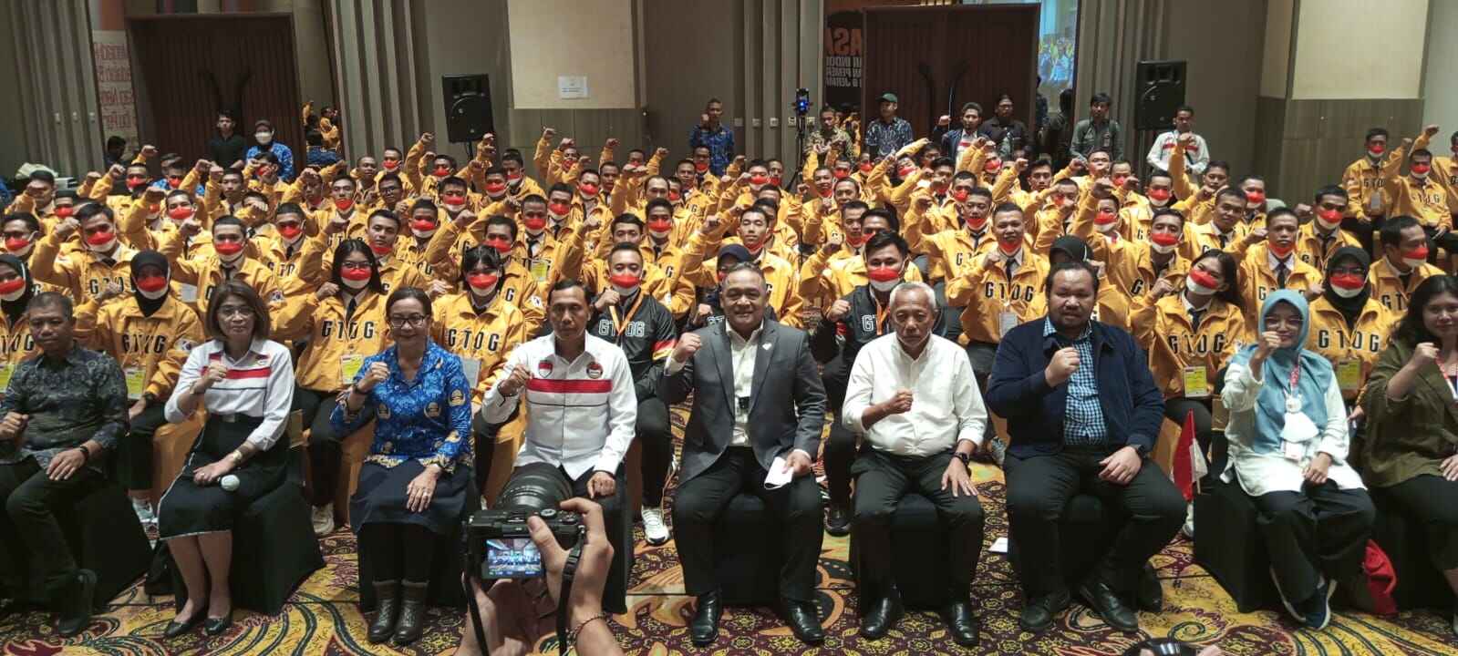 Pahlawan Devisa Beraksi! Benny Lepas 165 PMI ke Korea dan Jerman, Kurangi Pengangguran dan Sumbang Rp 227 Triliun