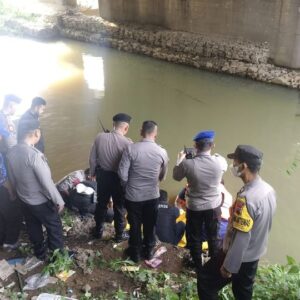 Mayat Tanpa Identitas Ditemukan di Bawah Jembatan Sambong Batang: Ada Tato ‘Achil’ di Tangan