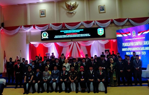 DPRD Kabupaten Sarolangun Gelar Rapat Paripurna Pelantikan dan Pengucapan SumpahJanji Jabatan Anggota DPRD Masa Jabatan 2024-20291