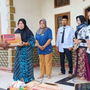 Kapolsek Palabuhanratu dan Forkopincam Salurkan Bantuan untuk Korban Kebakaran di Desa Jayanti