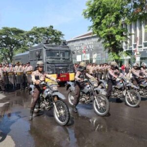 Kesiapsiagaan Maksimal: Polres Lebak dan Personil Polsek Jajaran Gelar Latihan Sispamkota di Alun-Alun Rangkasbitung