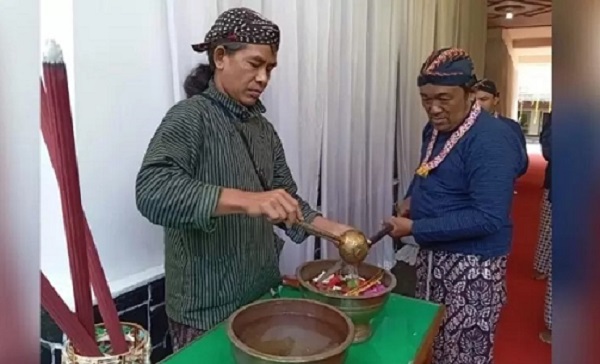 Prosesi jamasan pusaka, awali peringatan hari jadi ke 830 kabupaten Trenggalek1