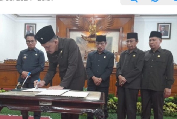 Rapat paripurna Ranperda DPRD Tulungagung setujui APBD 2024 jadi Perda