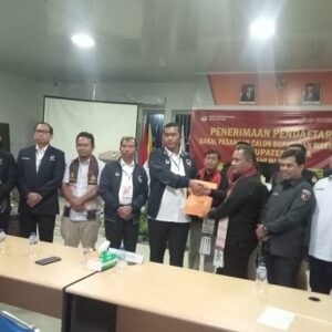 Ribuan Masyarakat Toba hantarkan Bapaslon Effendi Napitupulu – Audi Murphy Sitorus daftar Pilkada 2024