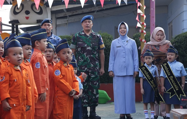 Tanamkan Nilai-nilai Kebangsaan dan Kedisiplinan Sejak Dini, Danlanud Husein Sastranegara Pimpin Upacara Bendera